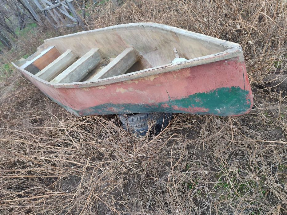 Barca fibra pentru pescuit sau agrement