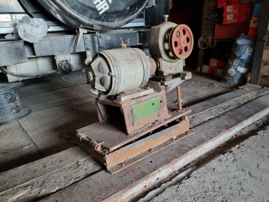 Продам редуктор с электродвигателем