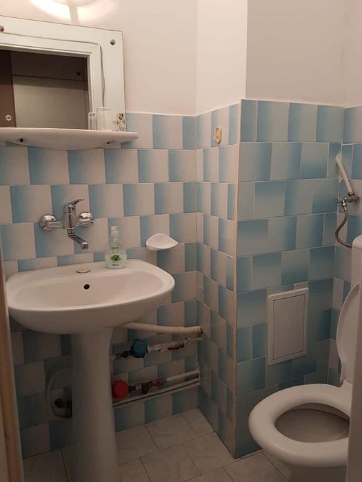 Apartament etaj1- 3 camere 2 bai de vanzare