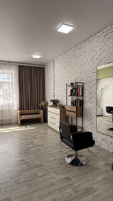 Парикмахерское кресло/рабочее место