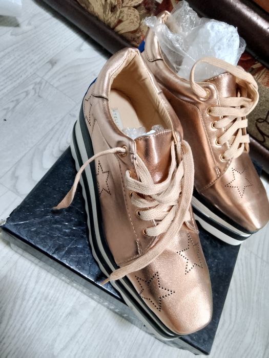 Продам обувь новую 39 размер