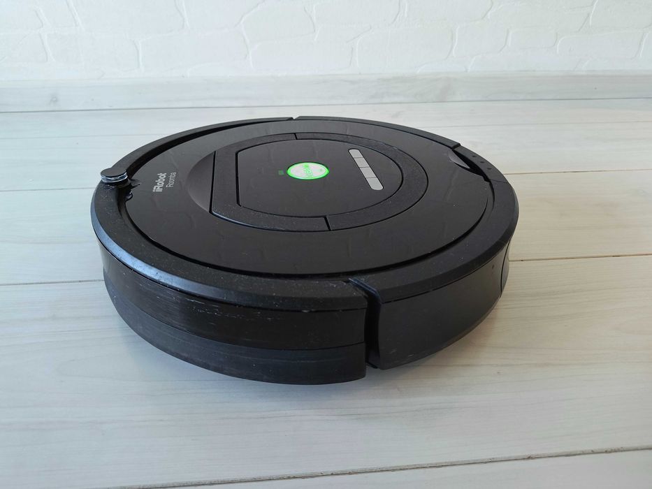 iRobot Roomba 700 със зарядна станция