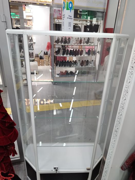 витрина стеклянная