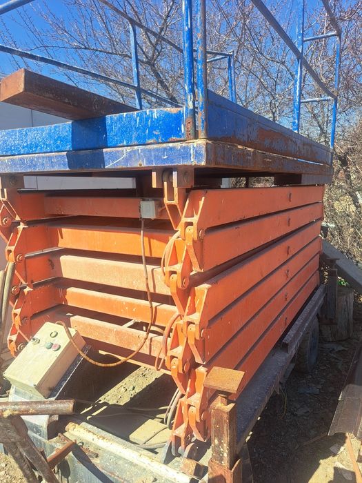 Подъемник ножничный