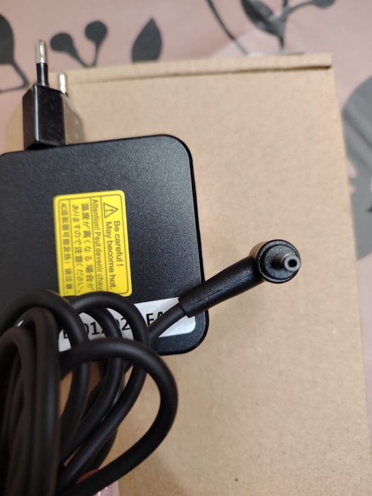 Зарядка для ноутбука