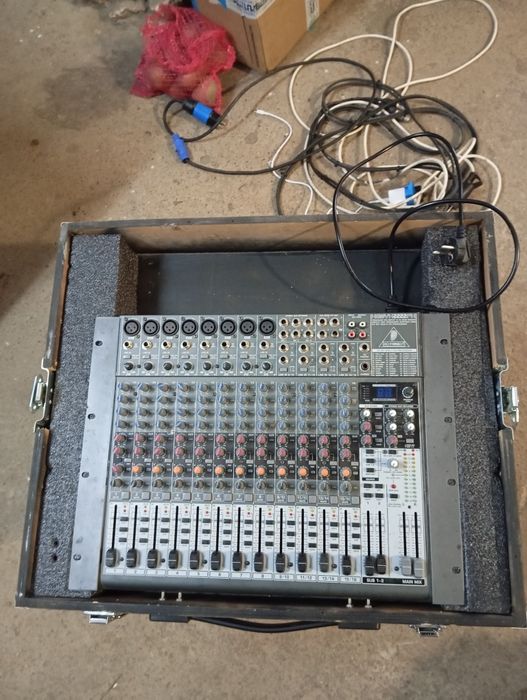 Vând mixer audio Behringer xenyx 2222 cu procesor efecte voce