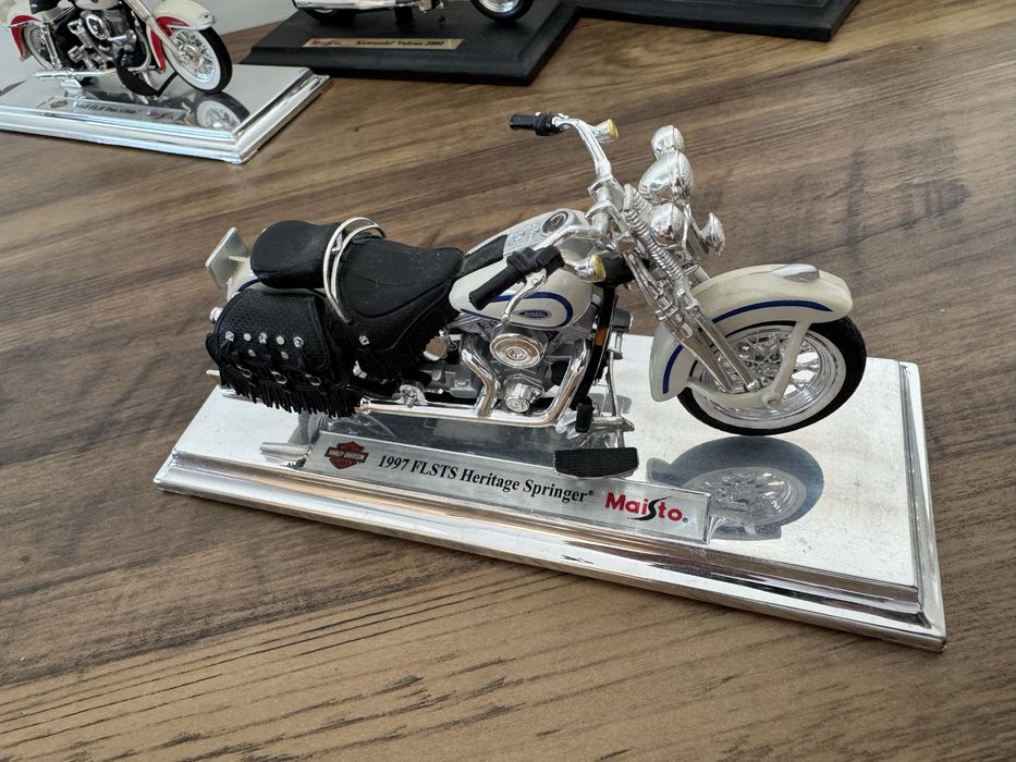 Макети мотори Maisto