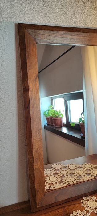 Огледало с рамка от орех