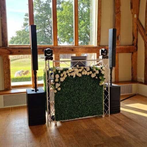 DJ   Nunti   Botezuri  evenimente  Aranjamente Florale