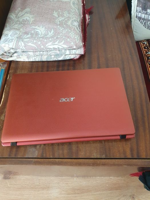 Лаптоп Aser работещ за части