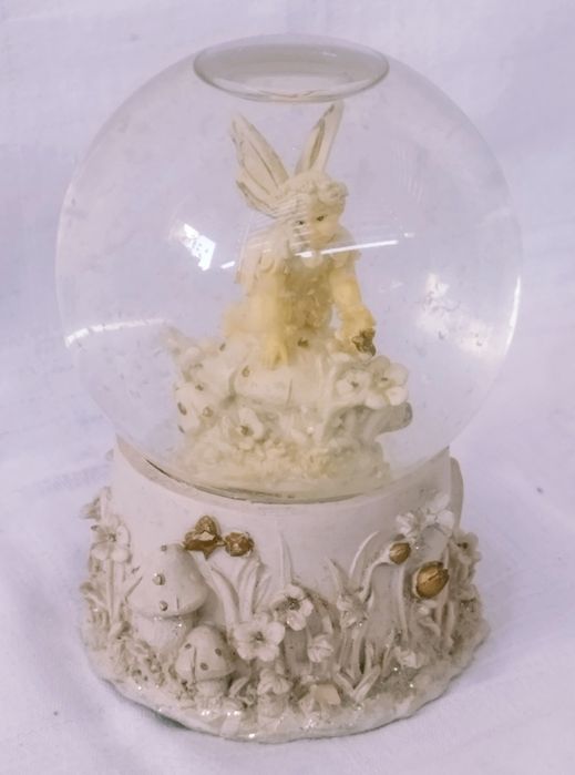 Decoratiune glob de cristal cu lichid si Zână.