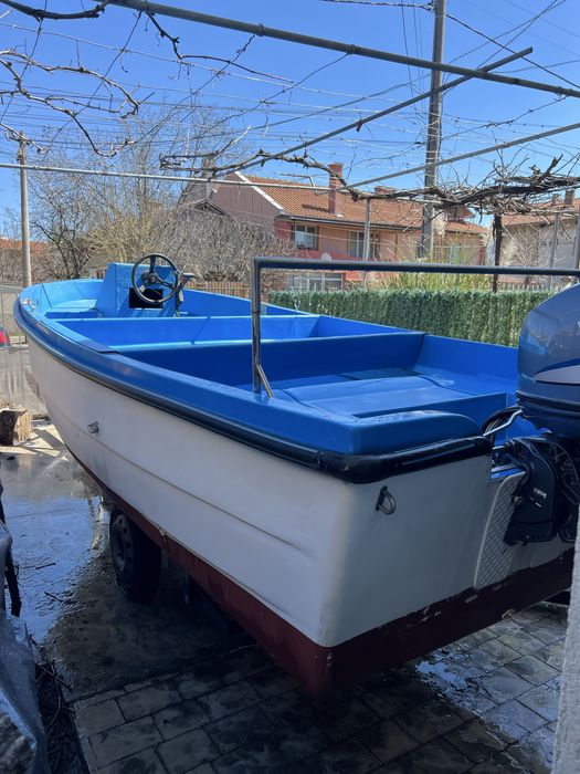 Продавам лодка