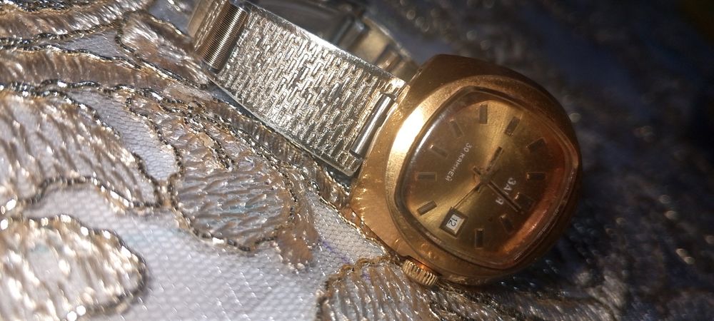 Часы заря СССР  честно состояние нормальное но маё состояние сейчаспло