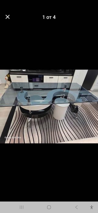 Стъклена маса за хол