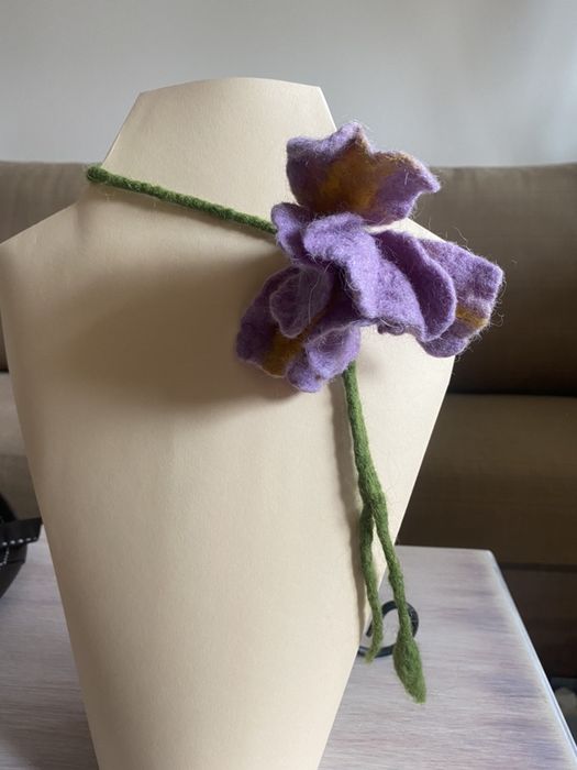 Ръчно озработени украшения от естесвена вълна