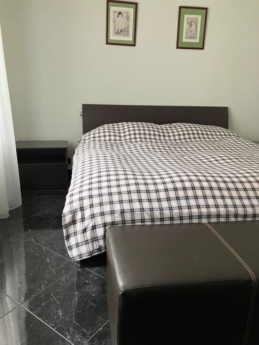 Спалня с нощни шкафчета