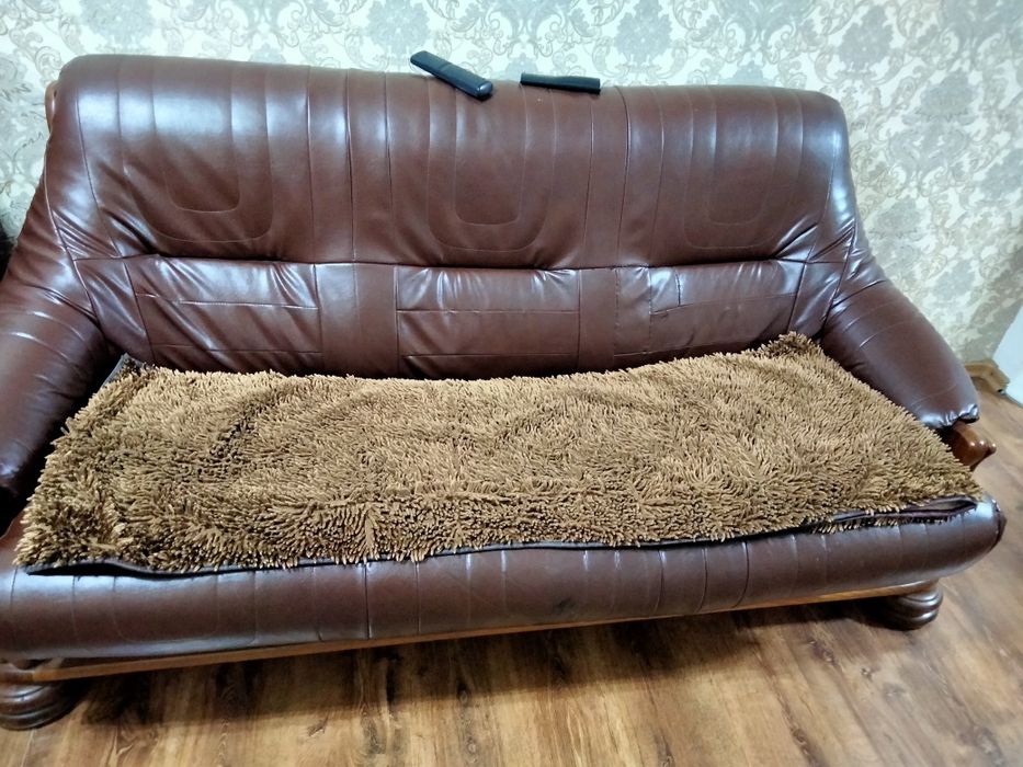 Диван + кресло кожанный Беларусь 180 тыс
