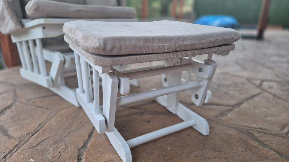 Стол за кърмене.