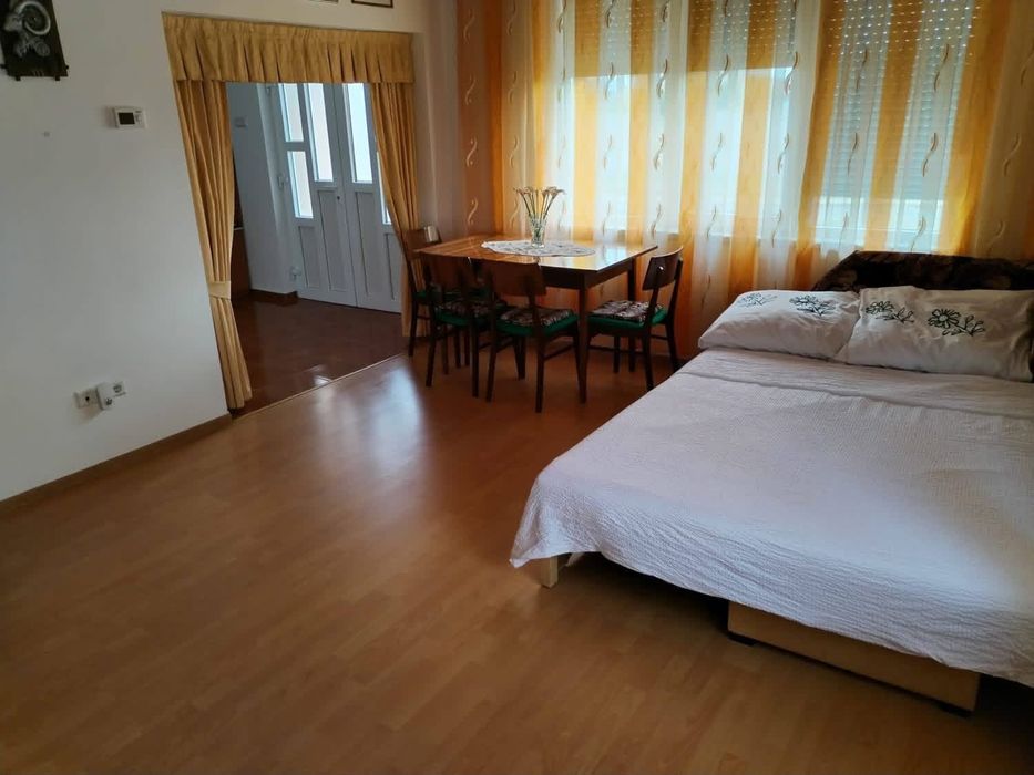 Închiriez casă 2 camere 110mp cu curte 600 mp.