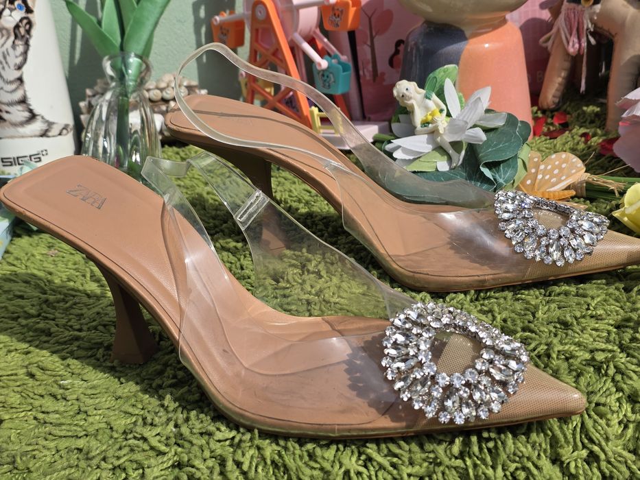 Zara силиконови сандали с диаманти N40