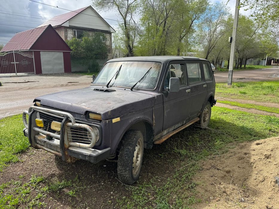 Продам Ниву. На запчасти.