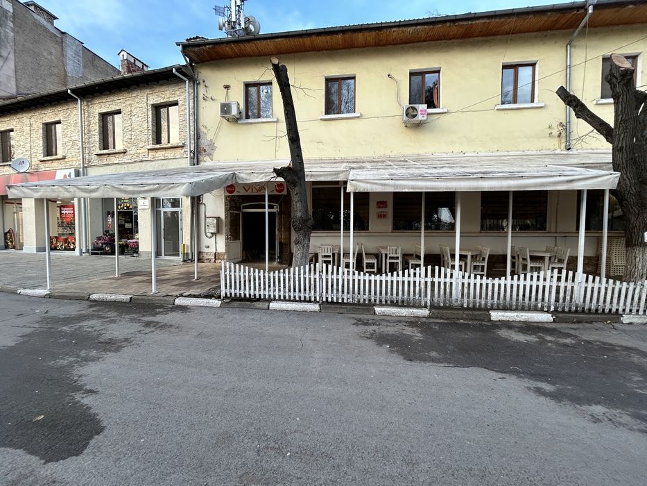 Тента платнище с метална конструкция