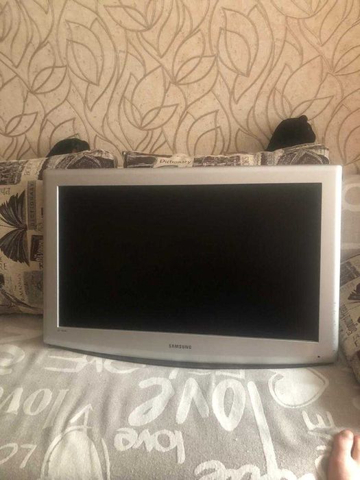 Продам телевизор Samsung диагональ 81