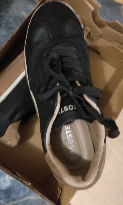 Кроссовки в коробке