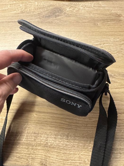 Продавам видеокамера Sony с проектор!