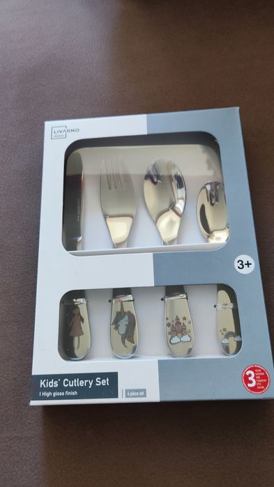 Детски прибори за хранене