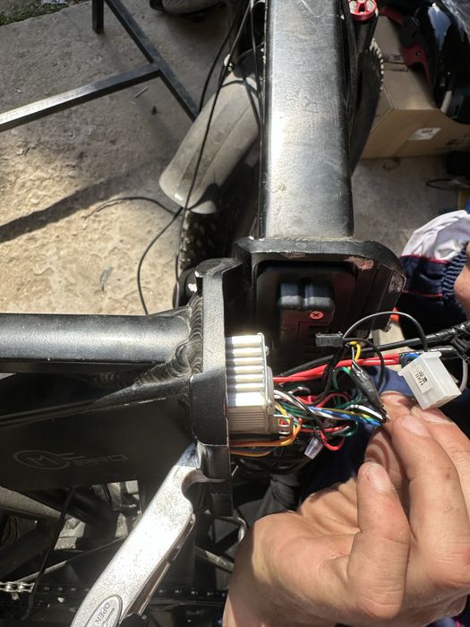 Reparatii trotinete scutere electrice baterii