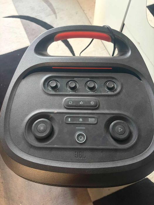 Boxă portabila1100w in stare perfectă de functionare