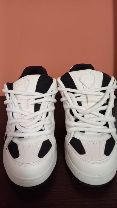 Маратонки Bershka в скейтър стил