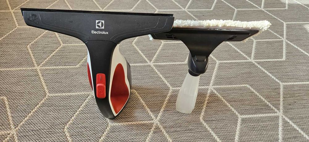 Aspirator de geamuri si suprafete Electrolux WS71-4CR