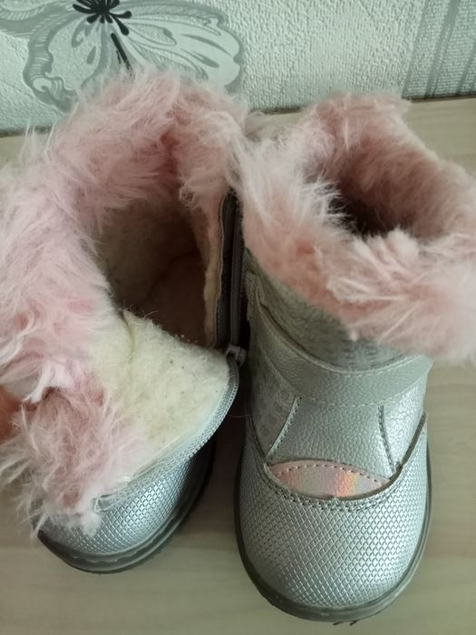 Продам сапожки для девочек