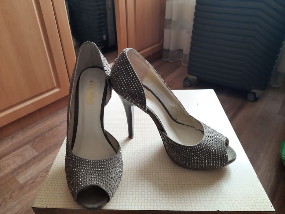 Туфли женские на каблуке