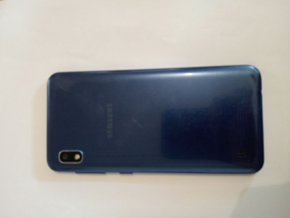 Se vând doua telefoane perfect funcționale dar cu ecran spart