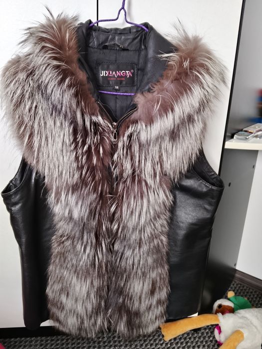 Продам жилет меховой