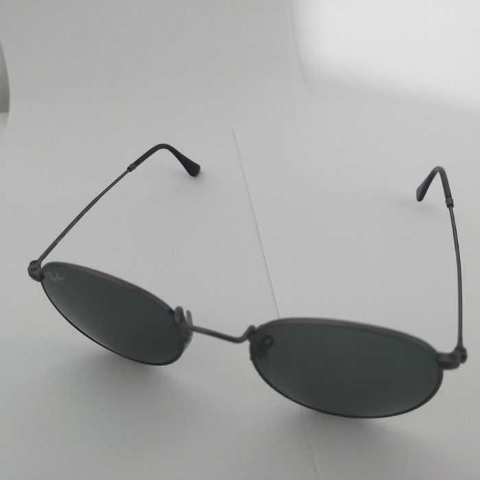 Ochelari de soare Ray•Ban.