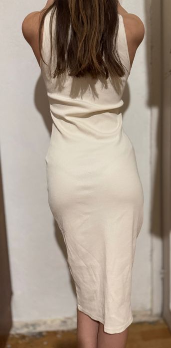 Бежова дълга рокля