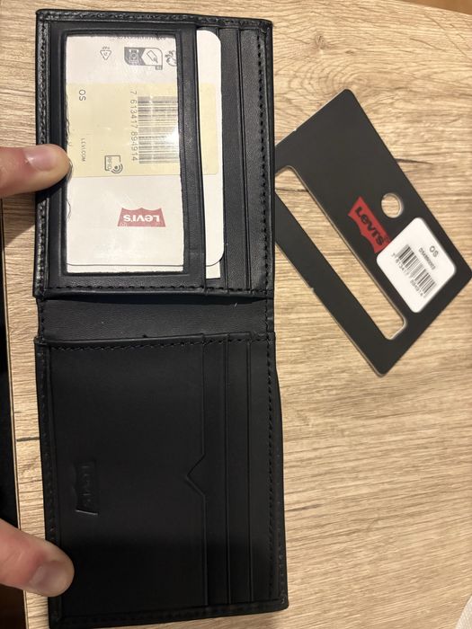 Portofel Levis de piele