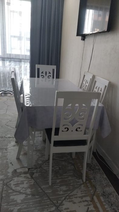 Стол и 6 стульев