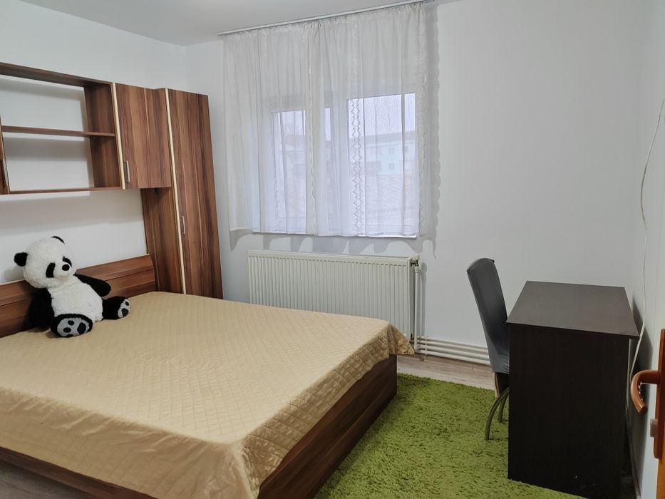 Închiriez apartament 2 camere - Bd. Roman  Mușat