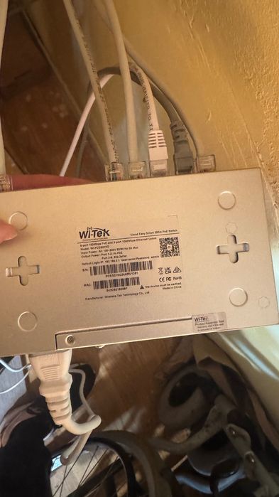 Мегапикселова куполна IP камера HIKVISION