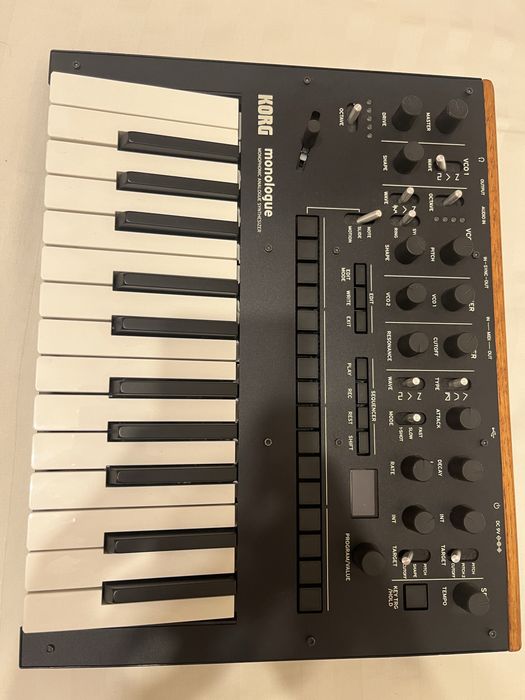 Korg Monologue синтезатор