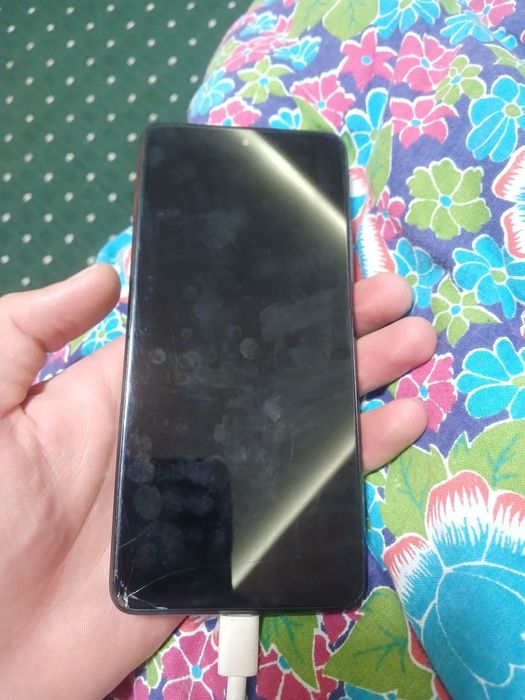 Holati: yaxshi pasti salgina singan holos radnoy ekranda turibdi almas