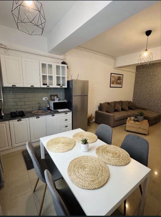 Inchiriez apartament