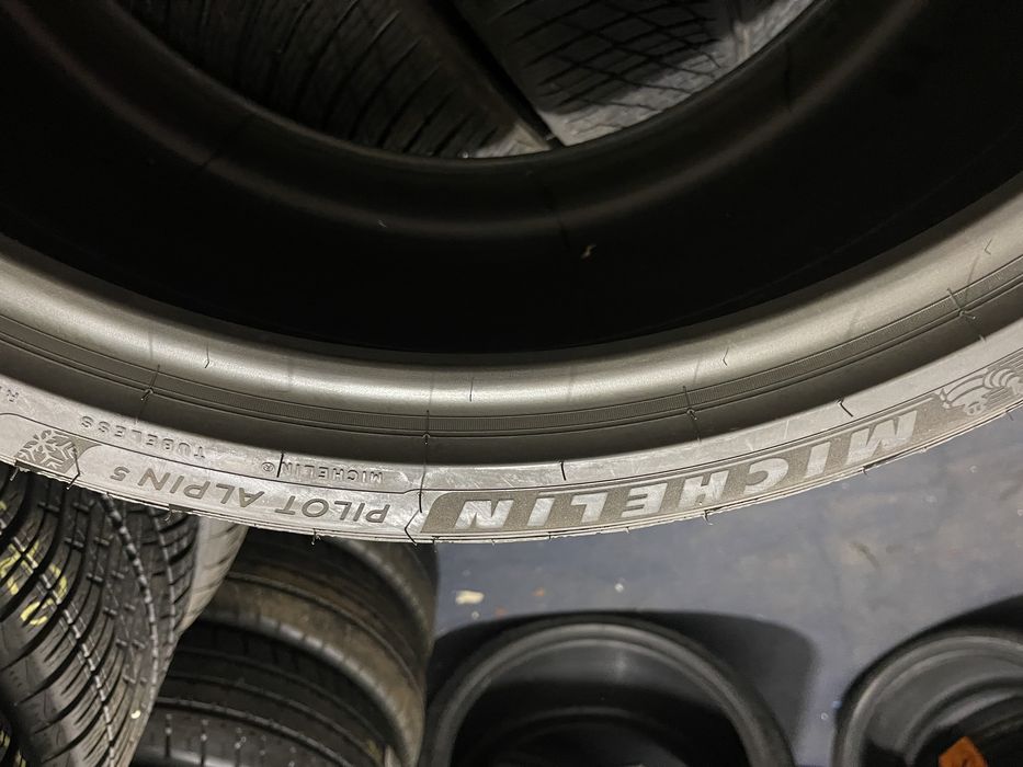 4 Anvelope Noi de iarna Michelin 295/30/21 dot 2020