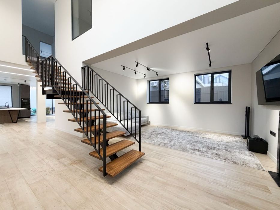 Новая постройка 2026 года! Сдается в самом центре столицы новый участо