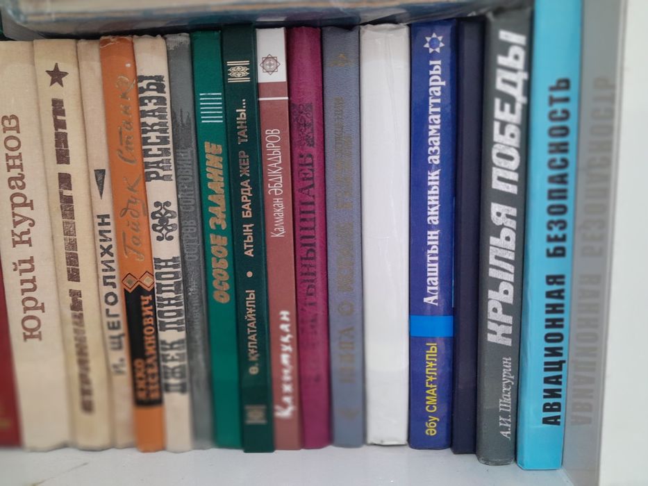 Продам книги недорого.